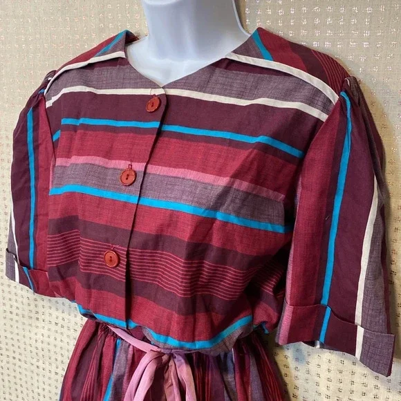 Vintage TopMade Striped Dress with Short Sleeves - Picture 3 of 9